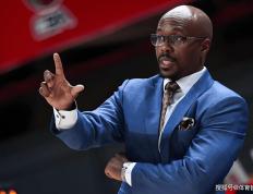 世界杯下注入口 -打臉(liǎn)杜锋？米切尔大赞徐昕：盖帽CBA第(dì)1，因他广州防守效率第(dì)一