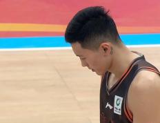 竞彩世界杯 -山东高速男篮高诗巖(yán)致敬詹姆斯，关键时刻(kè)传球失误引发争议