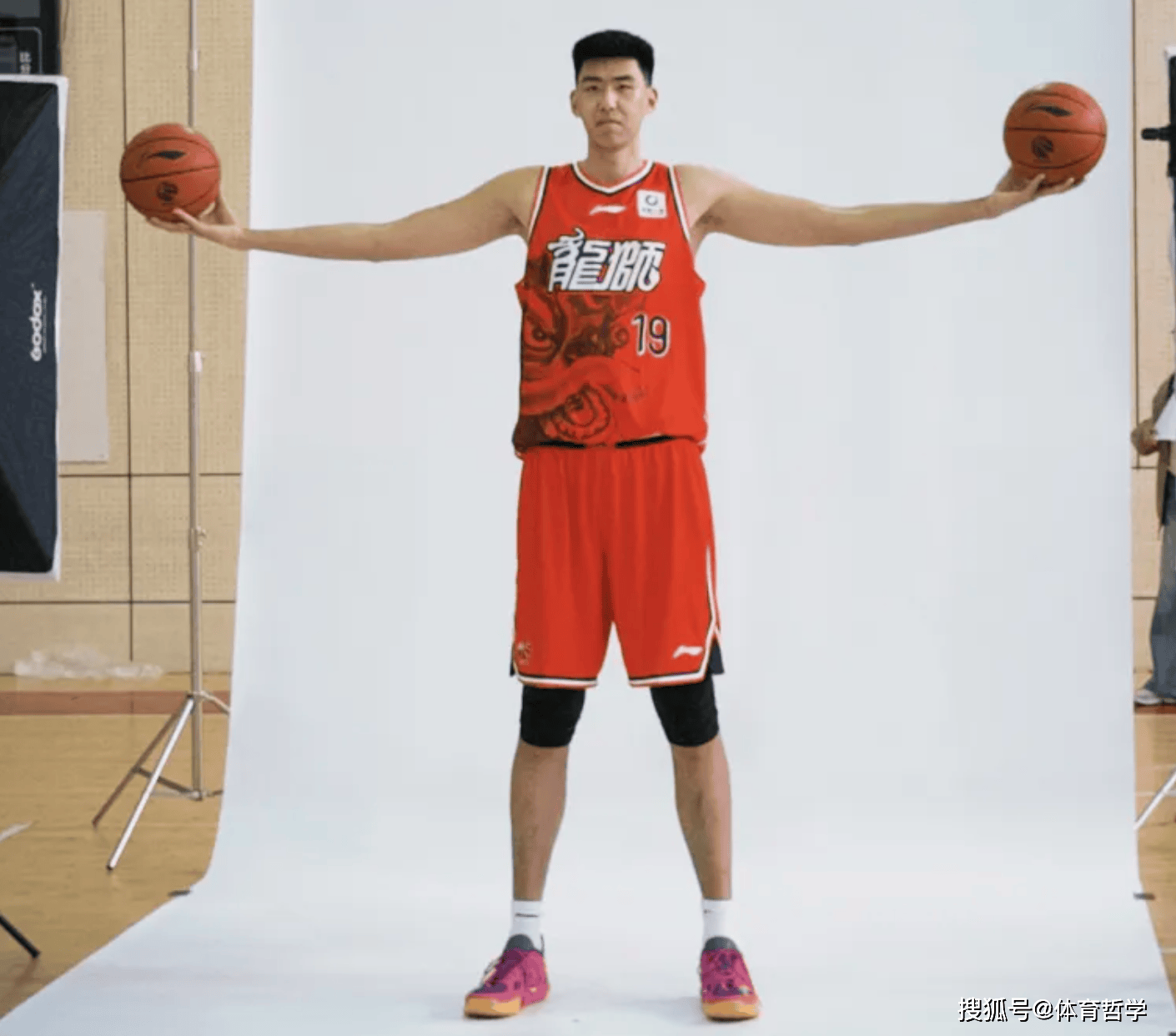 世界杯下注入口 -打臉(liǎn)杜锋？米切尔大赞徐昕：盖帽CBA第(dì)1，因他广州防守效率第(dì)一