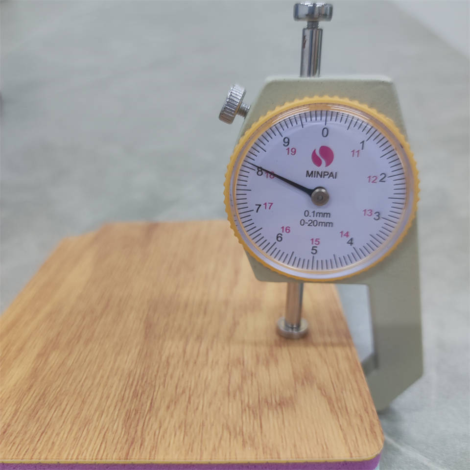 世界杯下注 -诚科地板：室内运动地胶/防滑地胶/运动地板胶/环保运动地胶/防滑PVC地胶专业制造商