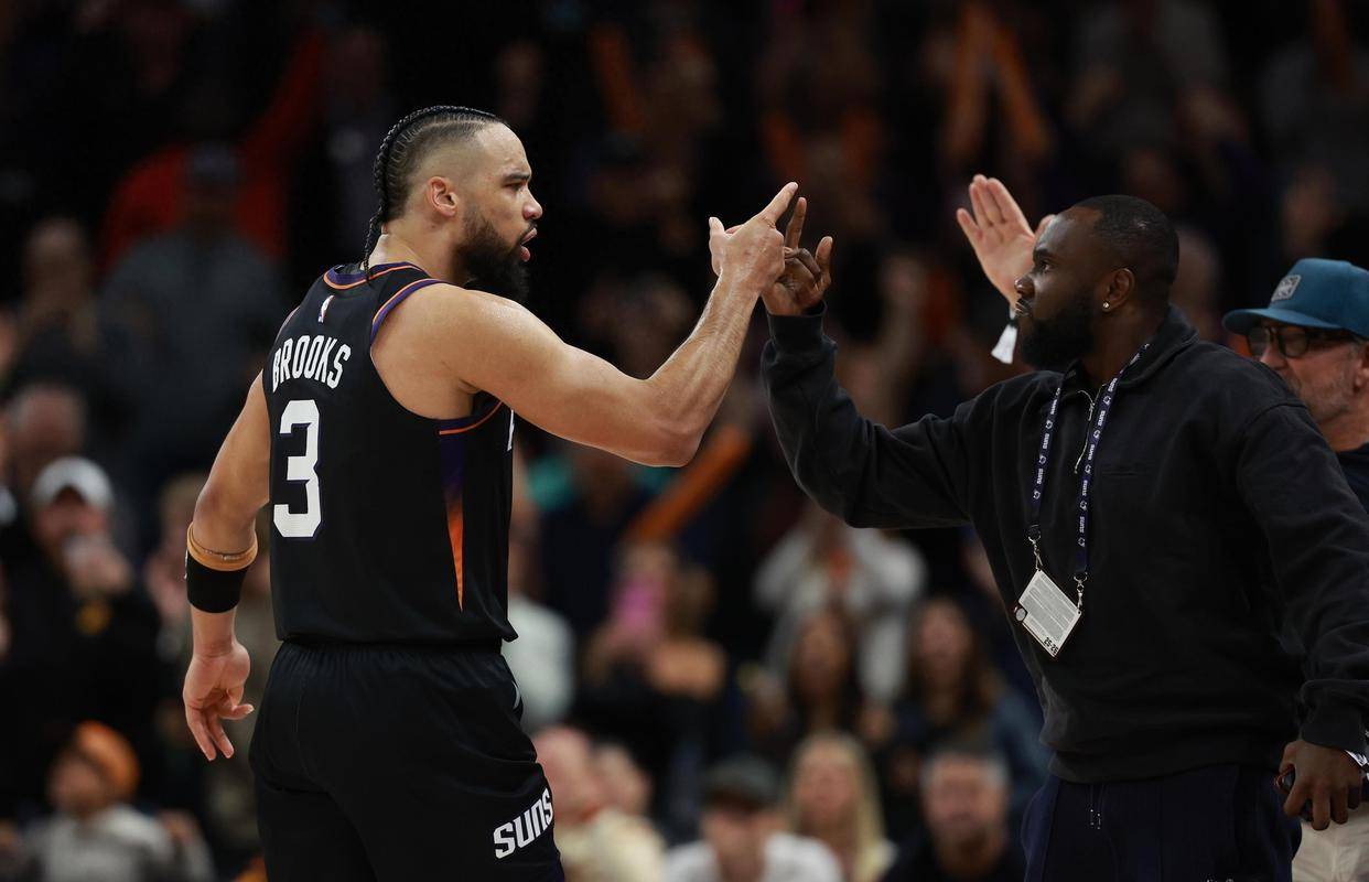 世界杯竞彩 -太阳对阵雷霆裁判报告：共出现1次漏判，关键回合未吹罚狄龙的走步违例